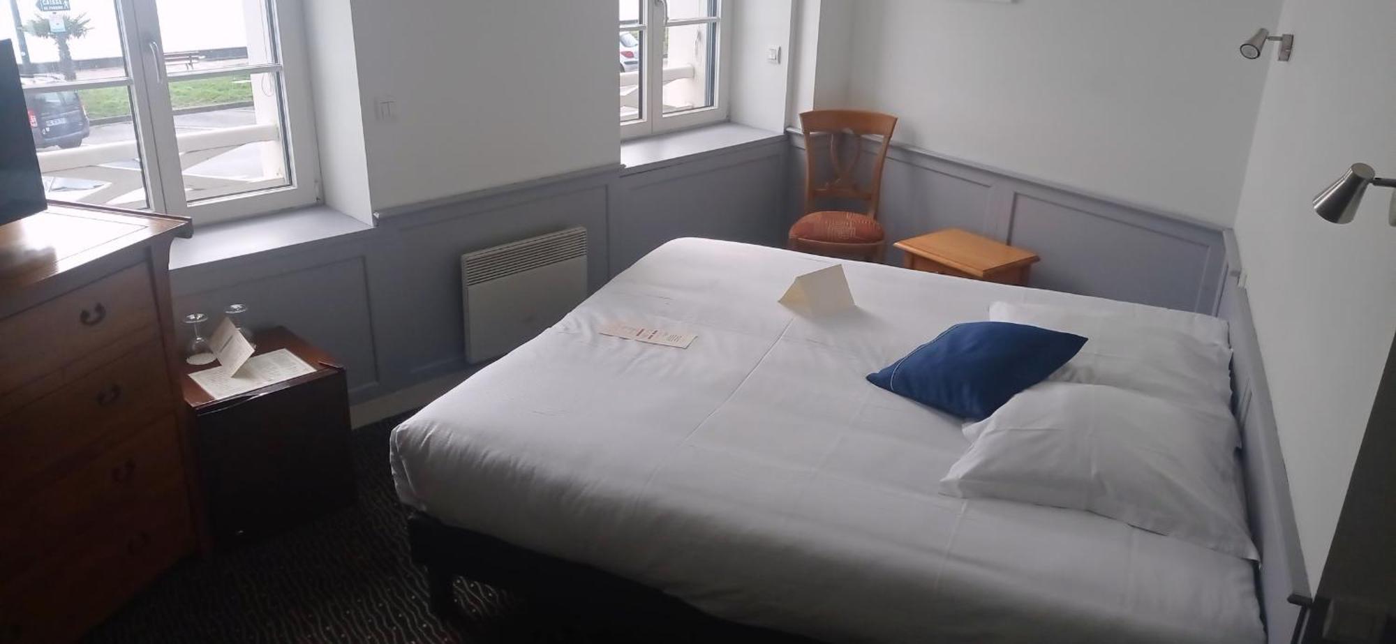 Le Querrien Hotel Cancale Bagian luar foto