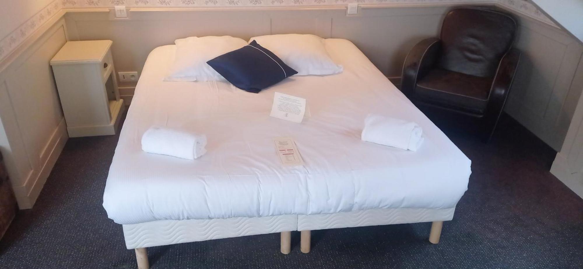 Le Querrien Hotel Cancale Bagian luar foto