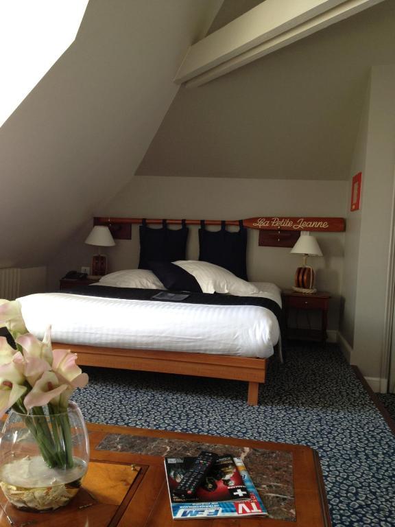 Le Querrien Hotel Cancale Ruang foto